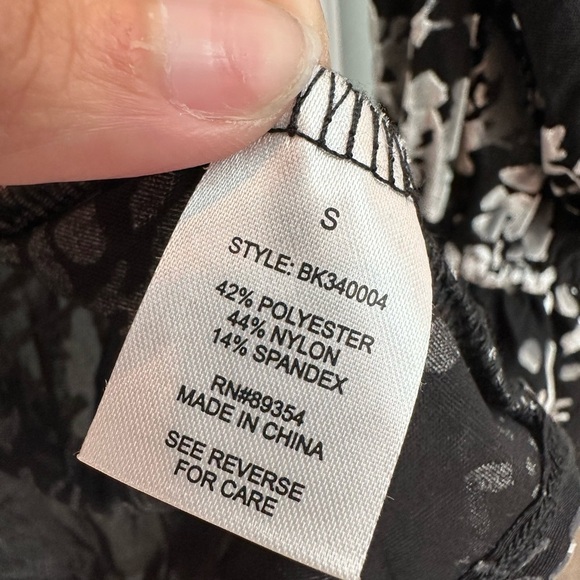Badgley Mischka Designer Black & Gray Floral Velvet Burnout Blouse Size Small S - Picture 9 of 11